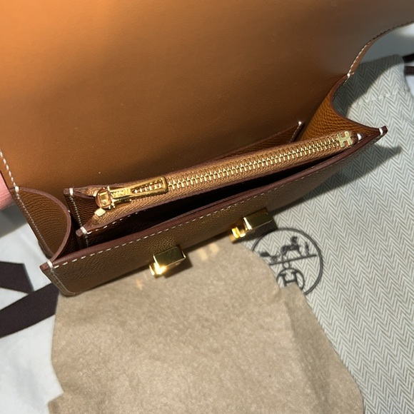 Hermes
Constance Slim Wallet Evercolor - Picture 10 of 12